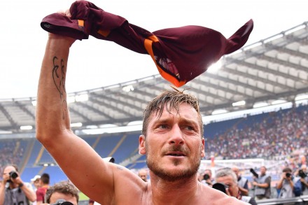 Totti illumina lo Stadio Olimpico